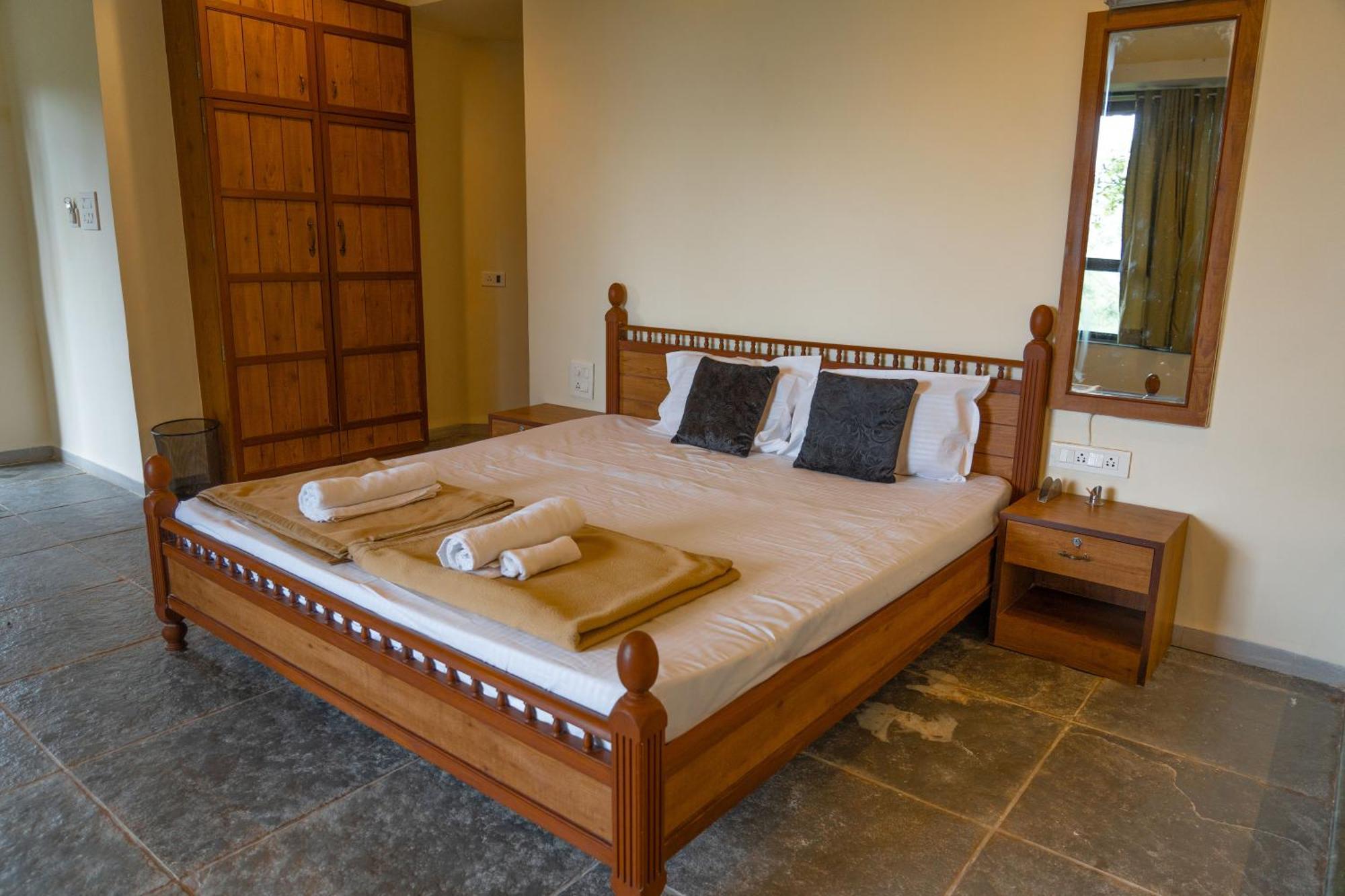 Rajlok Resorts Pune Luaran gambar