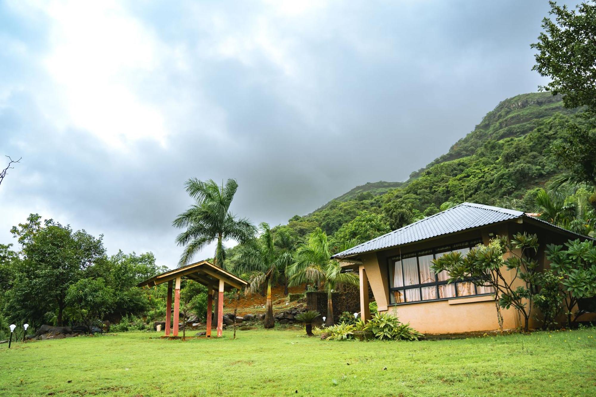 Rajlok Resorts Pune Luaran gambar